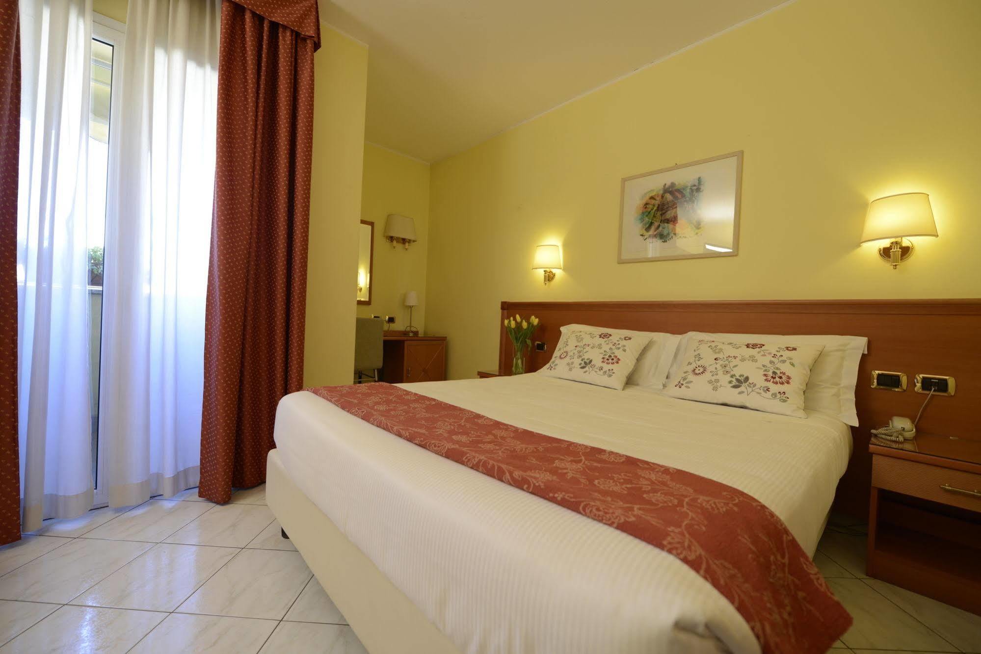 Hotel Florence Milano Esterno foto